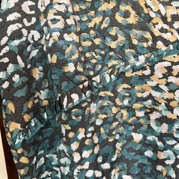 NEW DIRECTIONS Dark-Golanma Abalone Sky, Empire Waist Top, Size Large, NWT. - Picture 5 of 8